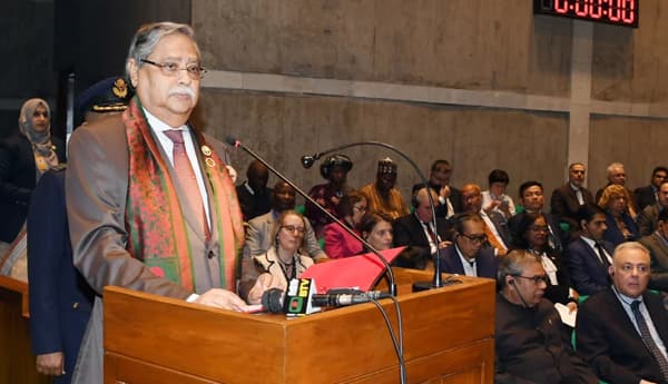 তৃণমূল পর্যায়ে গণতন্ত্রের চর্চা ছড়িয়ে দিতে হবে: সংসদে রাষ্ট্রপতি