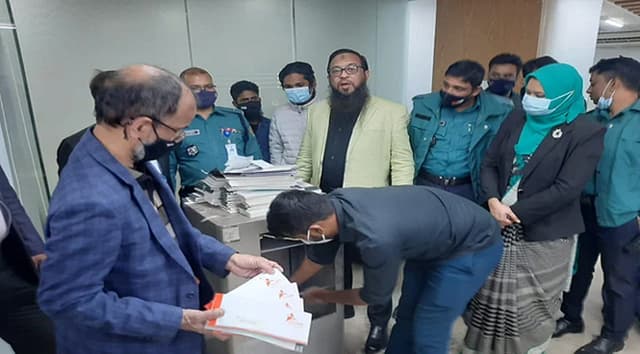 ইভ্যালির লকারে মাত্র আড়াই হাজার টাকা!