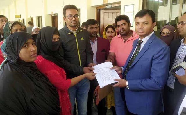 বরিশালে শূন্য কোটার বিপরীতে ভর্তির দাবিতে স্মারকলিপি প্রদান
