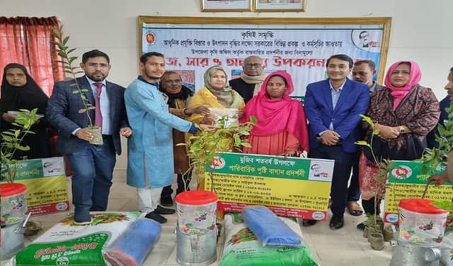 ভূঞাপুরে ৫২ পরিবারের মাঝে কৃষি উপকরণ বিতরণ