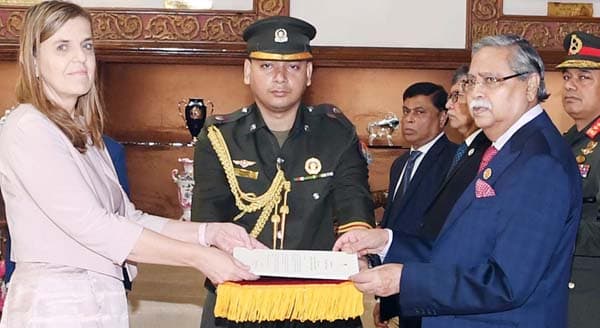 রাষ্ট্রপতির কাছে পরিচয়পত্র পেশ করলেন ৭ দেশের রাষ্ট্রদূত