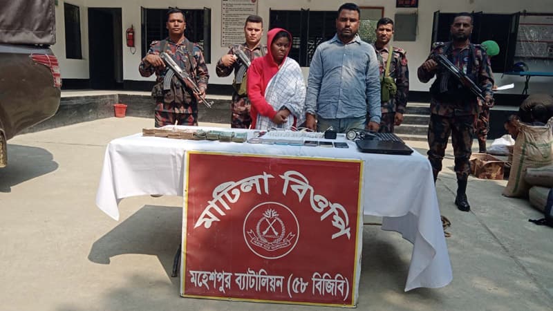 মহেশপুর সীমান্তে ১২ লাখ টাকাসহ তিন ভারতীয় আটক, স্মাট ফোন ও ল্যাপটপ উদ্ধার