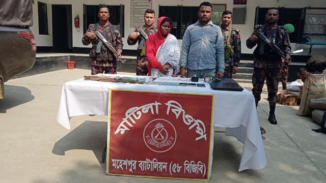 মহেশপুর সীমান্তে ১২ লাখ টাকাসহ তিন ভারতীয় আটক, স্মাট ফোন ও ল্যাপটপ উদ্ধার