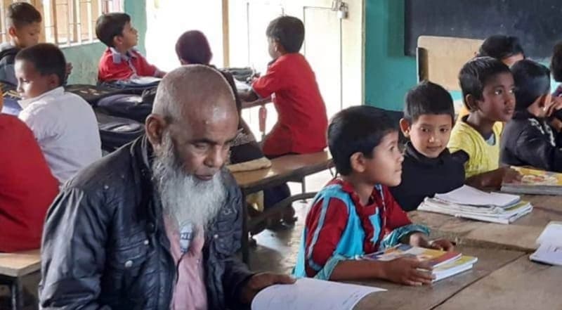 নাতির ছেলের সঙ্গে প্রথম শ্রেনীতে ভর্তি হলেন ষাটোর্ধ্ব মান্নান