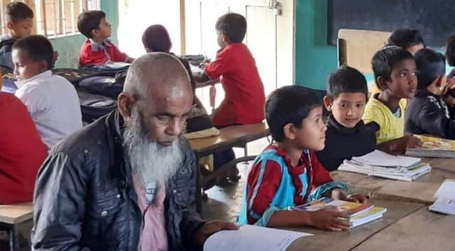 নাতির ছেলের সঙ্গে প্রথম শ্রেনীতে ভর্তি হলেন ষাটোর্ধ্ব মান্নান