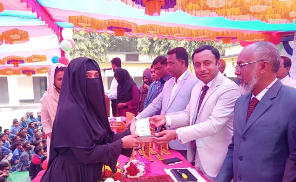 গাংনীতে মাধ্যমিক বিদ্যালয়ে নবীন বরণ ও বিদায়ী সংবর্ধনা