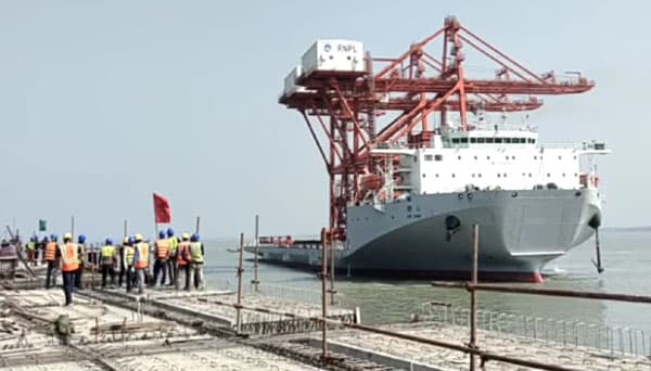 পায়রা বন্দরে ভিড়লো মাদার ভ্যাসেল এমভি জি সান
