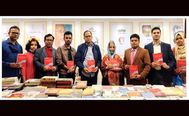 ‘প্রেমও একটা অসুখ’ বইয়ের মোড়ক উন্মোচন