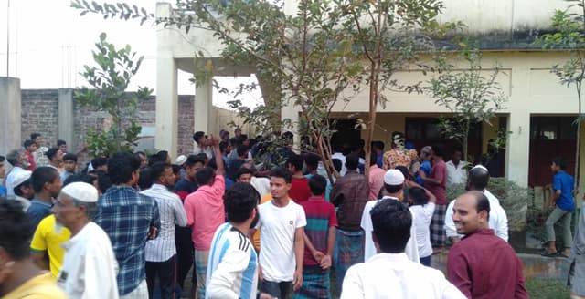 দেবীদ্বারে ফের অবরুদ্ধ সেই প্রধান শিক্ষক!