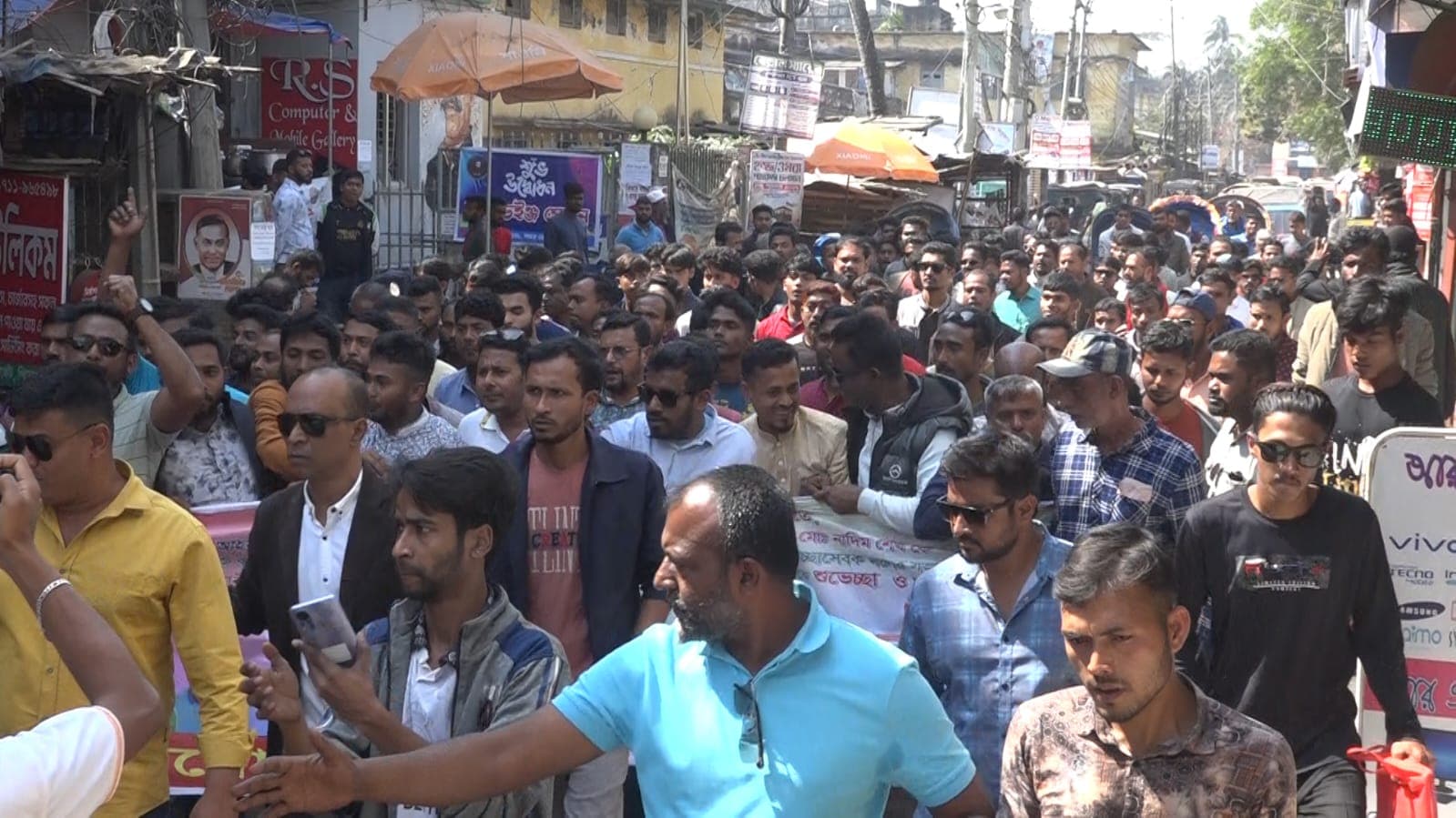 নতুন কমিটিকে স্বাগত জানিয়ে পিরোজপুরে স্বেচ্ছাসেবক দলের র‍্যালি