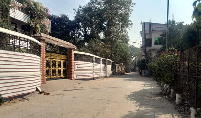 গাজীপুরে গ্রেপ্তারের ভয়ে পুরুষেরা গ্রাম ছাড়ছে