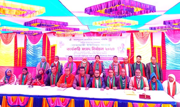 হাতীবান্ধায় প্রাথমিক শিক্ষক সমিতির সভাপতি মনিরুজ্জামান, সম্পাদক সুলতান মাহমুদ