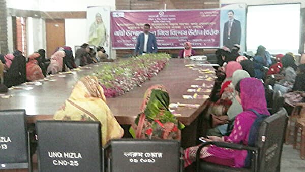 হিজলায় নারী উদ্যোক্তাদের নিয়ে তথ্য আপার উঠান বৈঠক