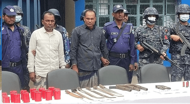 নোয়াখালীতে অস্ত্র ও ককটেলসহ দুই সন্ত্রাসী গ্রেপ্তার, অপারেশন ডেভিল হান্টে অভিযান