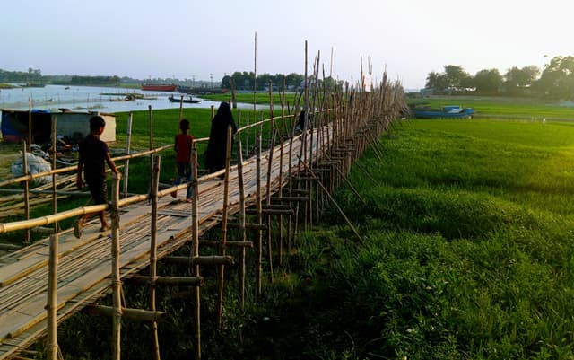 সরাইলে লাখো মানুষের অভাব একটি ব্রিজ!