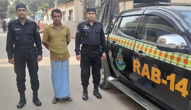 টাঙ্গাইলে মৃত্যুদন্ডপ্রাপ্ত পলাতক আসামী গ্রেপ্তার করল র‌্যাব