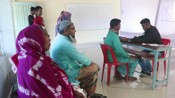 নওগাঁয় বিনামূল্যে চিকিৎসাসেবা পেলেন সহস্রাধিক রোগী