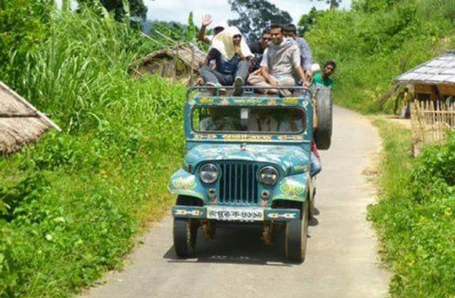 খাগড়াছড়িতে চাঁদের গাড়ি উল্টে দু’জন নিহত