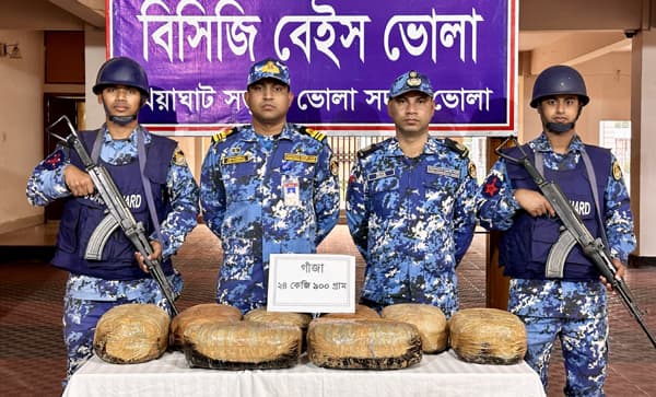 লালমোহনে কোস্টগার্ডের অভিযানে ২৫ কেজি গাঁজা জব্দ