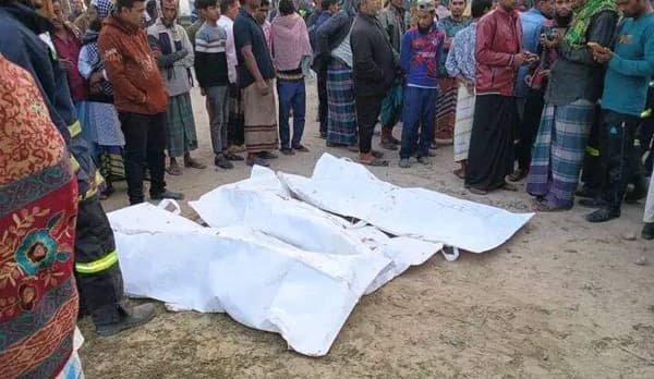 কালিয়াকৈরে ট্রাকচাপায় পিতা-পুত্রসহ ৪জন নিহত