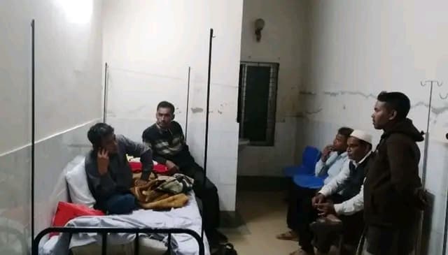 হিলিতে সাবেক ইউপি চেয়ারম্যানকে পেটালেন গ্রাম পুলিশ !