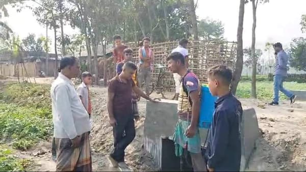 ঠাকুরগাঁওয়ে চেয়ারম্যানের বিরুদ্ধে প্রকল্পের টাকা লুটপাটের অভিযোগ