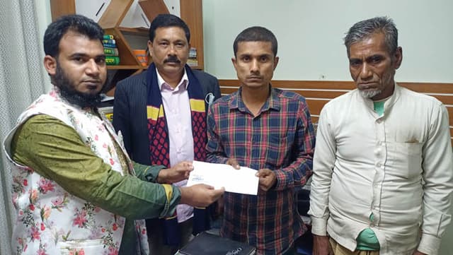 গোয়ালন্দে মায়ার চিকিৎসার দায়িত্ব নিলেন মোস্তফা মেটাল