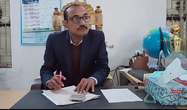 ইসলামপুরে এসএসসি পরীক্ষা কেন্দ্রে অনিয়ম: ছেলে পরীক্ষার্থী বাবা কেন্দ্র সচিব!