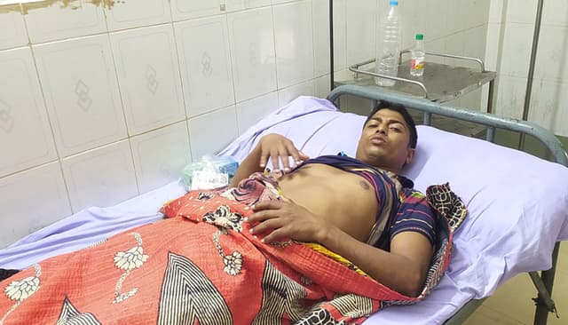 হিলিতে আ'লীগ নেতাকে মারপিটের ঘটনায় পাল্টাপাল্টি অভিযোগ