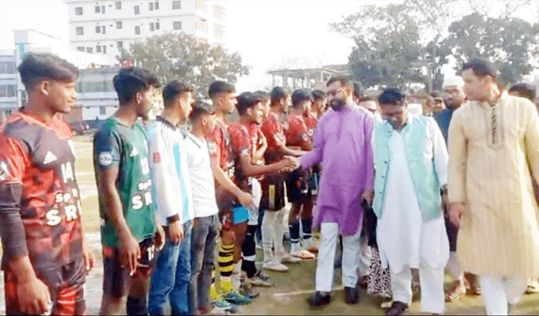 হিলিতে চেয়ারম্যান কাপ ফুটবল টুর্ণামেন্টের উদ্বোধন