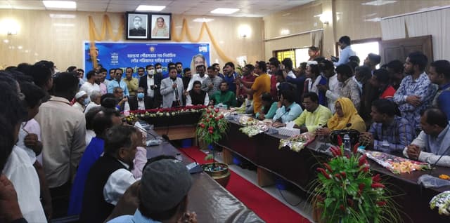 বরগুনা পৌরসভার নবনির্বাচিত মেয়র-কাউন্সিলরদের দায়িত্বগ্রহণ