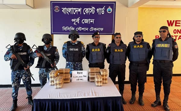 টেকনাফে পৃথক অভিযানে ২ লাখ ইয়াবাসহ ৫ মাদক কারবারী আটক