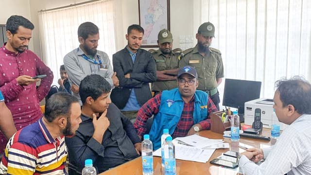 ঝালকাঠি পাসপোর্ট অফিসে দুদকের অভিযান, আটক ৩ দালাল