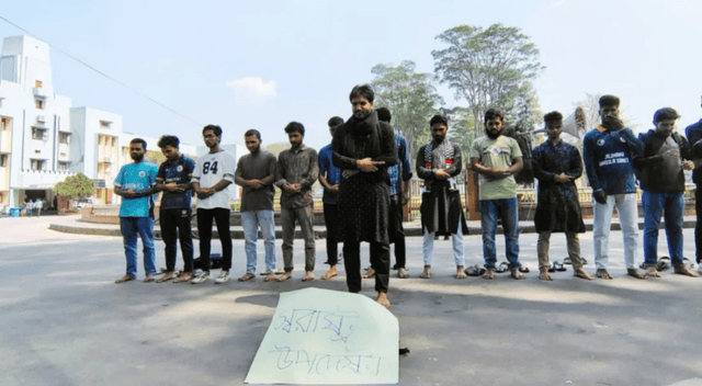 স্বরাষ্ট্র উপদেষ্টার প্রতীকী জানাজা প্রতিবাদী শিক্ষার্থীদের