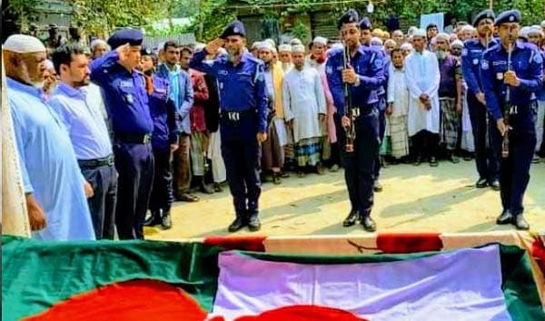 রাষ্ট্রীয় মর্যাদায় বীর মুক্তিযোদ্ধা হাজী আবুল হাশেমের দাফন সম্পন্ন