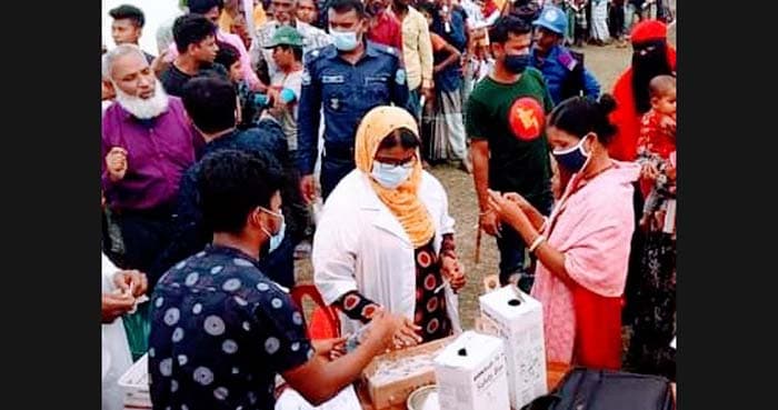 সরাইলে উৎসবমুখর পরিবেশে চলছে টিকা গ্রহণ