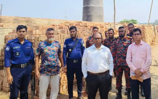 বাকেরগঞ্জে দুই ইট ভাটায় দুই লাখ টাকা জরিমানা