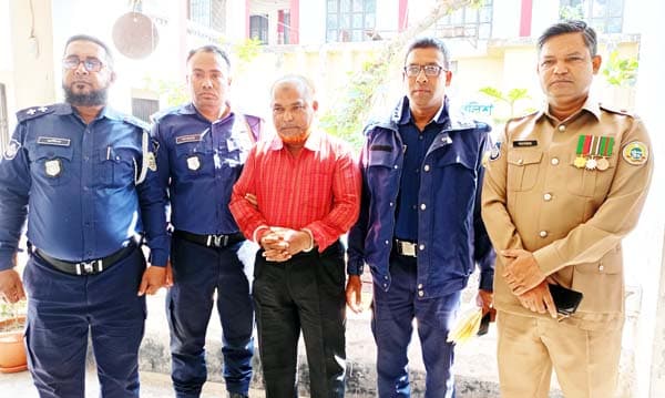 প্রতারণা মামলার আসামি পাথরঘাটার জামাল ঢাকায় আটক