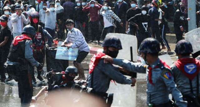 মিয়ানমারে বিক্ষোভে গুলিতে নিহত ২