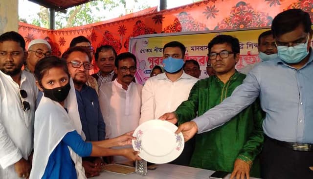 দেবীদ্বারে শীতকালীন ক্রীড়া প্রতিযোগিতার পুরস্কার বিতরণী