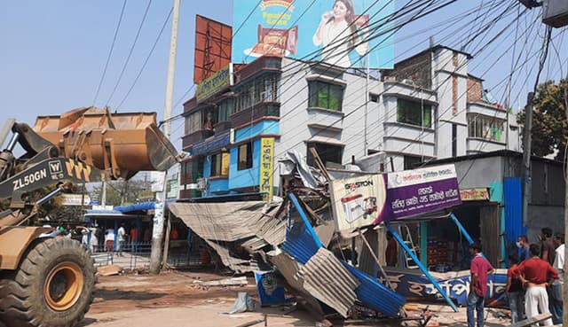 ৩ শতাধিক অবৈধ স্থাপনা উচ্ছেদ টাঙ্গাইলে