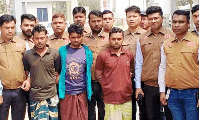 গণধর্ষণের পর কিশোরীকে হত্যা করে গাছে ঝুলিয়ে রাখল দুর্বৃত্তরা