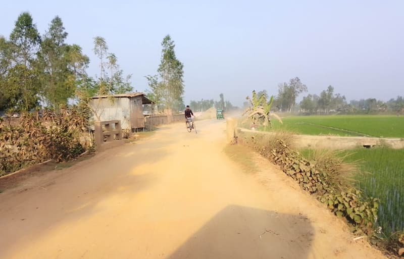 রায়গঞ্জে ধুলোয় অতিষ্ঠ জনজীবন; স্বাস্থ্য ঝুঁকি!
