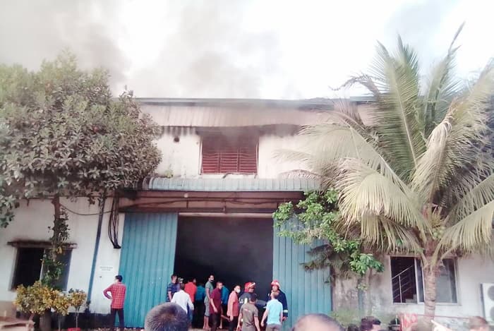 সাভারে ফার্নিচার কারখানায় আগুন, নিয়ন্ত্রণে ৫ ইউনিট
