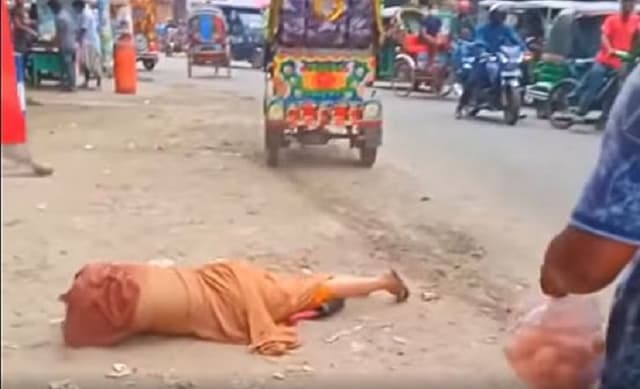 বাস থেকে প্রতিবন্ধী নারীকে ধাক্কা: গ্রেপ্তার ২