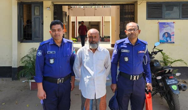 ঝিনাইদহে দ্বিতীয় শ্রেণির শিশু ধর্ষণের অভিযোগে বৃদ্ধ গ্রেপ্তার