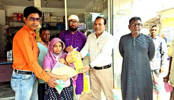 হিলি পৌর এলাকায় স্বল্প মূল্য টিসিবি পণ্য বিক্রয় শুরু