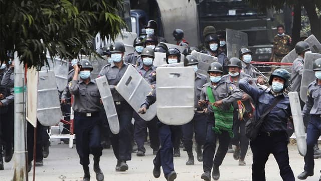 বিক্ষোভে গুলি, নিহত বেড়ে ১২