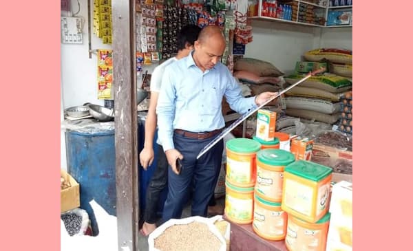সরাইলে প্রশাসনের বাজার মনিটরিং, ৩ ব্যবসায়ীক প্রতিষ্ঠানে জরিমানা
