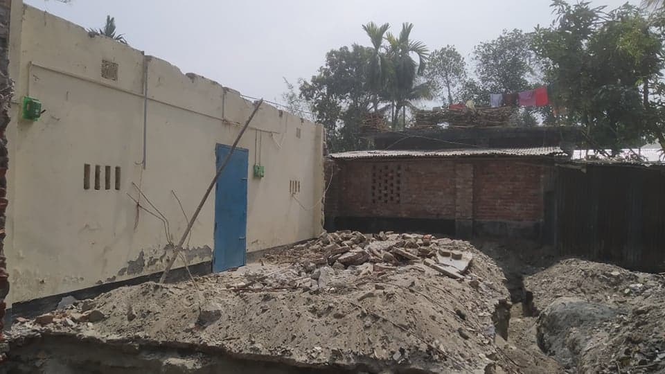 মসজিদ ভাঙ্গার অভিযোগ সভাপতি ও সেক্রেটারীর বিরুদ্ধে